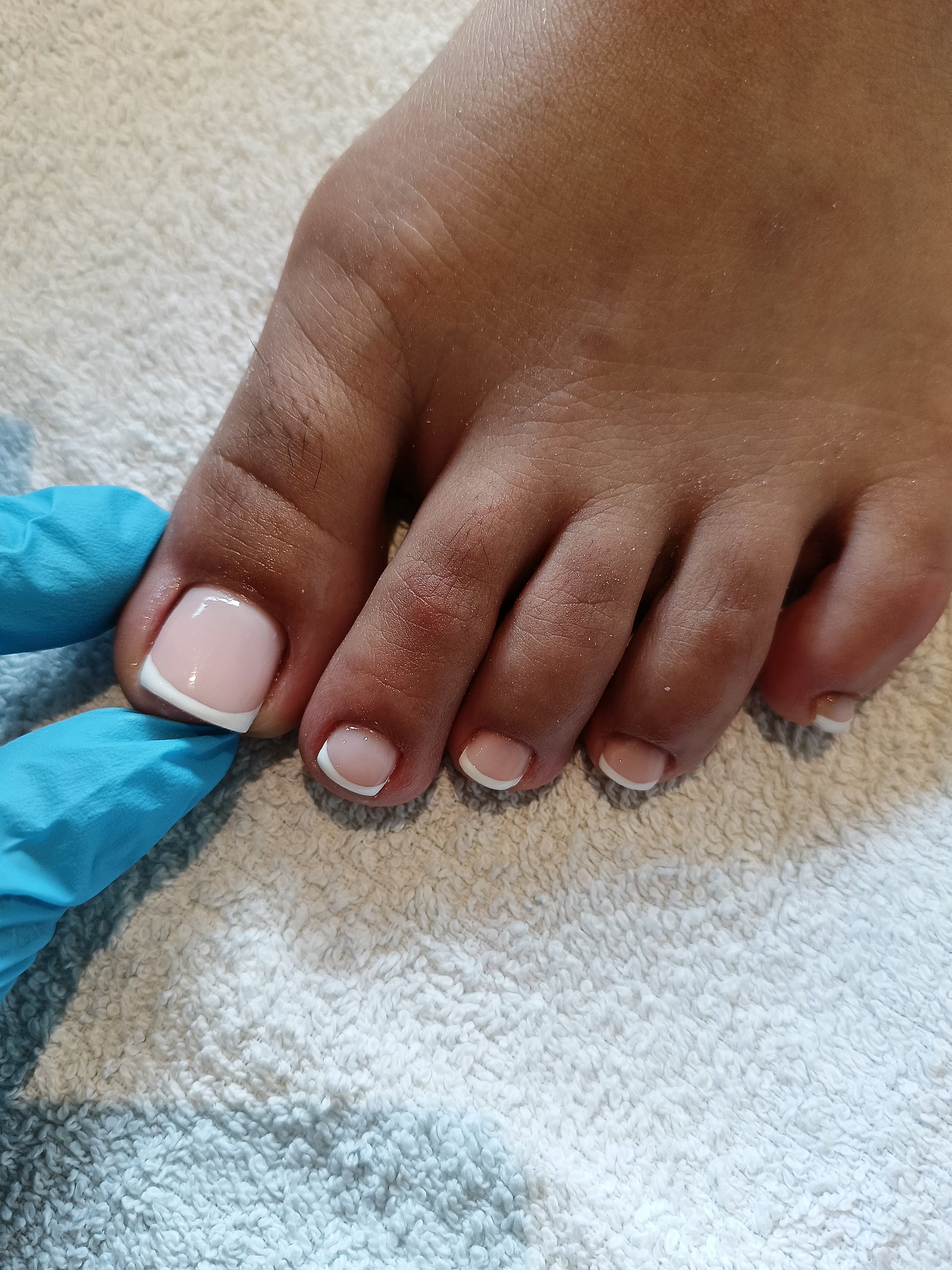 Pedicure met french gellak op de tenen